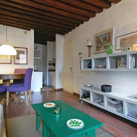 Fondamenta Ormesini Apartman *